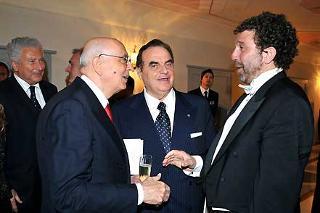 Il Presidente Giorgio Napolitano si intrattiene con il Maestro Asher Fisch alla fine del primo atto dell'opera lirica &quot;Viaggio alla fine del Millennio&quot; per il 60° anniversario dii costituzione dello Stato d'Israele