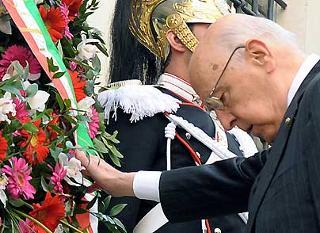 L'omaggio del Presidente Giorgio Napolitano ad Aldo Moro, in via Caetani.