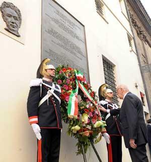 L'omaggio del Presidente Giorgio Napolitano ad Aldo Moro, in via Caetani.