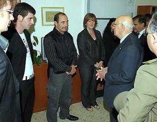 Il Presidente Giorgio Napolitano in visita all'ospedale del Celio al Caporalmaggiore degli Alpini Andrea Tomasello, ferito in un attentato in Afghanistan, si intrattiene con genitori ed i fratelli