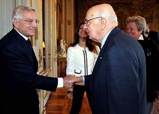 Il Presidente Giorgio Napolitano accoglie Giorgio La Malfa, con i rappresentanti della fondazione "Ugo La Malfa.