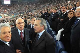 Il Presidente Giorgio Napolitano con Antonio Matarrese e Giancarlo Abete, rispettivamente Presidente della Lega Calcio e della FIGC allo Stadio Olimpico, in occasione della finale di Coppa Italia Roma-Inter