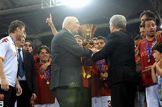 Il Presidente Giorgio Napolitano durante la premiazione allo Stadio Olimpico al termine della finale di Roma-Inter per la Coppa Italia vinta dalla Roma