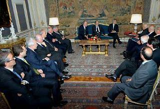 Il Presidente Giorgio Napolitano a colloquio con i componenti la delegazione della Fondazione Città Italia, guidata dal loro Presidente Alain Elkann.