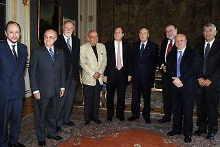 Il Presidente Giorgio Napolitano con i componenti del Consiglio di Amministrazione della RAI, guidati dal Presidente Claudio Petruccioli e dal neo Direttore Claudio Cappon