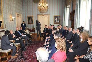 Il Presidente Giorgio Napolitano con il Dott. Fausto Casini, Presidente Nazionale dell'Associazione Pubbliche Assistenze, ed una delegazione del sodalizio, durante l'incontro al Quirinale