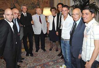 Il Presidente Giorgio Napolitano con alcuni dei protagonisti del film &quot;Gomorra, in occasione della proiezione del Film premiato a Cannes.