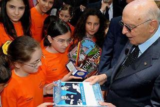 Il Presidente Giorgio Napolitano tra i giovani, alla celebrazione della &quot;Festa di Primavera&quot;