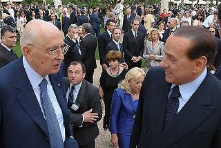 Il Presidente Giorgio Napolitano con il Presidente del Consiglio dei ministri Silvio Berlusconi in occasione del ricevimento nei Giardini del Quirinale per la Festa Nazionale della Repubblica