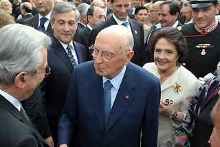 Il Presidente Giorgio Napolitano con Donna Vittoria Leone durante il ricevimento nei giardini del Quirinale, in occasione della Festa Nazionale della Repubblica
