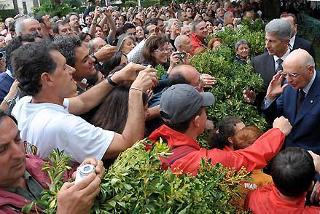 Il Presidente Giorgio Napolitano, tra la gente in visita ai Giardini del Quirinale