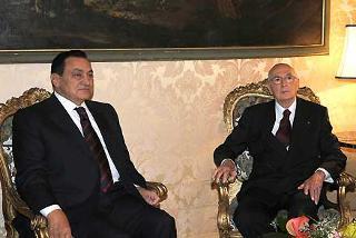 Il Presidente Giorgio Napolitano con Hosni Mubarak, Presidente della Repubblica Araba d'Egitto in visita ufficiale in Italia, durante i colloqui