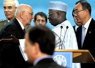 Il Presidente Giorgio Napolitano alla Fao, salutato dal Direttore generale S.E. Jacques Diouf e dal Segretario generale dell'ONU S.E. Ban Ki-Moon.