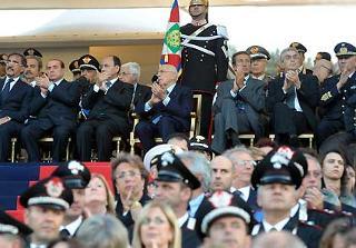 Il Presidente Giorgio Napolitano con le Alte cariche civili e militari, durante la celebrazione del 194° anniversario dell'Arma dei Carabinieri.