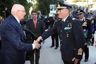 Il Presidente Giorgio Napolitano a Piazza di Siena per la celebrazione del 194° anniversario dell'Arma dei Carabinieri, viene accolto dal Capo di Stato Maggiore della Difesa Camporini e dal Comandante Generale dell'Arma Gianfrancesco Siazzu.