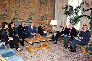 Il Presidente Giorgio Napolitano con il Dott. Paolo Terribile della Federazione dei Distretti Italiani ed una delegazione del sodalizio durante i colloqui