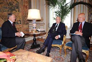 Il Presidente Giorgio Napolitano con il Dott. Paolo Terribile della Federazione dei Distretti Italiani, in occasione dell'incontro al Quirinale