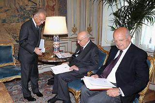 Il Presidente Giorgio Napolitano con il Prof. Vittorio Carnelli, Presidente della Fondazione ABIO, in occasione dell'incontro al Quirinale