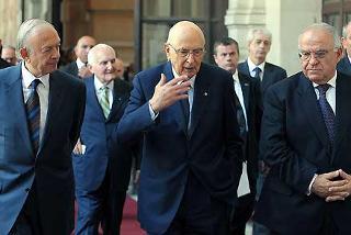 Il Presidente Giorgio Napolitano con Mario Delli Priscoli, Oscar Luigi Scalfaro e Vincenzo Carbone, a Palazzo di Giustizia, per il Convegno celebrativo del 60° anniversario della Costituzione