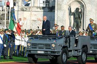 Il Presidente Giorgio Napolitano passa in rassegna i reparti schierati in occasione della celebrazione del 234°anniversario di fondazione della Guardia di Finanza