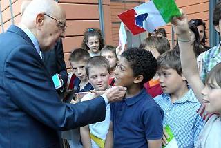 Il Presidente Giorgio Napolitano con un gruppo di scolari della sezione italiana della Scuola internazionale di Lione in occasione della seconda edizione degli Stati Generali dell'Europa