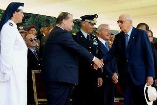 Il Presidente Giorgio Napolitano al suo arrivo in Piazza del Popolo per la celebrazione del centenario di costituzione del Corpo Nazionale delle Infermiere Volontarie della Croce Rossa Italiana