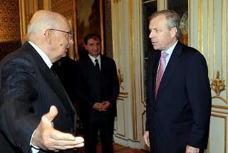 Il Presidente Giorgio Napolitano accoglie, nel suo studio al Quirinale, Jaap De Hoop Scheffer, Segretario generale della Nato