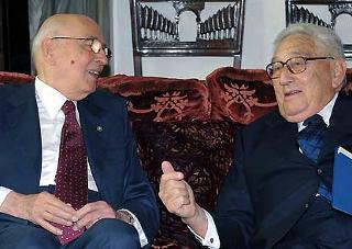 Il Presidente Giorgio Napolitano con Henry Kissinger, a Villa Madama, in occasione della conferenza indetta dall'Aspen Institute.