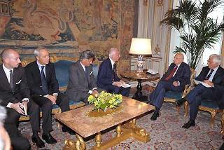 Il Presidente Giorgio Napolitano con il Dott. Gualtiero Tamburini, Presidente dell'Assoimmobiliare, e una delegazione del Comitato Direttivo