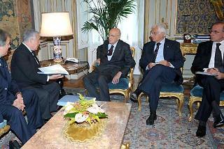 Il Presidente Giorgio Napolitano con Alessandro Ortis, Presidente dell'Autorità per l'energia elettrica ed il gas durante i colloqui.