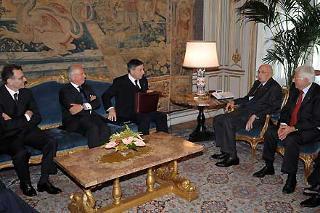 Il Presidente Giorgio Napolitano durante i colloqui con il Prof. Lamberto Cardia ed il Dott. Antonio Rosati, rispettivamente Presidente e Direttore generale della CONSOB, ed i membri della Commissione.
