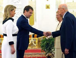 Il Presidente Giorgio Napolitano e la moglie Clio accolti al Gran Palazzo del Cremlino dal Presidente della Federazione Russa e Signora Medvedeva