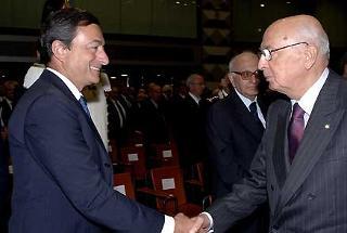 Il Presidente Giorgio Napolitano con Mario Draghi, Governatore della Banca d'Italia in occasione della cerimonia di presentazione della relazione annuale della CONSOB