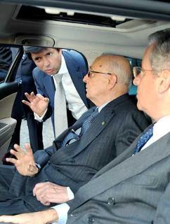 Il Presidente Giorgio Napolitano con il Ministro delle Attività Produttive, Claudio Scajola, a bordo della nuova vettura Lancia durante la presentazione dei nuovi modelli di auto.