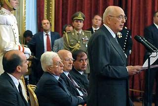 Il Presidente Giorgio Napolitano rivolge il suo saluto ai Giornalisti, in occasione dell'incontro con la Stampa Parlamentare durante il quale, il Presidente dell'Associazione, ha donato al Capo dello Stato il tradizionale &quot;Ventaglio&quot;