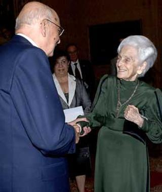 Il Presidente Giorgio Napolitano accoglie Rita Levi Montalcini, Presidente della Giuria del Premio "Colombe d'Oro per la Pace" ed i vincitori del Premio Giornalistico