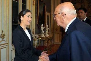Il Presidente Giorgio Napolitano accoglie Ingrid Betancourt all'arrivo al Quirinale