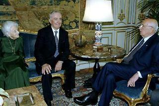 Il Presidente Giorgio Napolitano con Ivano Barberini, Presidente Archivio Disarmo e Rita Levi Montalcini durante l'incontro con i promotori e vincitori del Premio Giornalistico "Colombe d'Oro per la Pace"