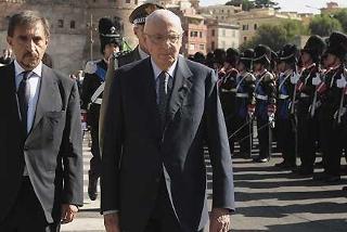 Il Presidente Giorgio Napolitano a Porta San Paolo per la celebrazione del 65°anniversario della Difesa di Roma. Nella foto, il Capo dello Stato, accompagnato dal Ministro della Difesa I. La Russa