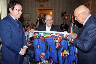 Il Presidente Giorgio Napolitano con il Fondatore del Sermig Ernesto Olivero ed il Sottosegretario Mino Giachino in occasione dell'incontro al con una delegazione di giovani dell'Arsenale della Pace