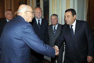 Il Presidente Giorgio Napolitano accoglie Guido Milana, Presidente del Consiglio Regionale del Lazio, in occasione dell'incontro al Quirinale