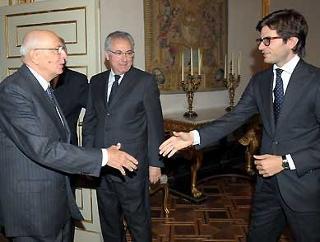 Il Presidente Napolitano con Roberto Colaninno, Presidente ed A.D. di Piaggio S.p.A. ed il figlio Michele, in occasione della presentazione dei nuovi veicoli per il 60° anniversario del Gruppo Piaggio