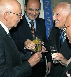 Napolitano e Schifani, festeggiano i 90 anni del Presidente Emerito della Repubblica e Senatore a Vita, Scalfaro con la consegna della medaglia &quot;ad aetatis Honorem&quot;