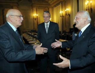 Il Presidente Napolitano con il Presidente Emerito della Repubblica, Oscar Luigi Scalfaro, a Palazzo Madama per la consegna della medaglia &quot;ad aetatis honorem&quot; al Senatore di diritto a vita