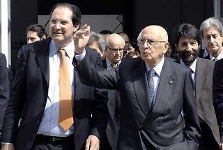 Il Presidente Giorgio Napolitano con il Presidente della Regione Galan ed il Sindaco Cacciari al termine della visita al padiglione Italia