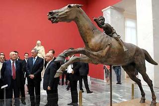 Il Presidente Giorgio Napolitano durante la visita al Museo Archeologico