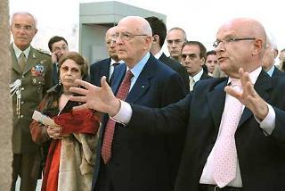Il Presidente Giorgio Napolitano, accompagnato dal Consigliere Louis Godart durante la visita al Museo Archeologico