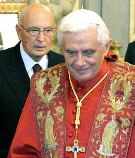 Il Presidente Giorgio Napolitano con il Sommo Pontefice, Benedetto XVI, in occasione della Visita Ufficiale al Quirinale