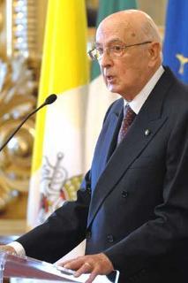Il Presidente Giorgio Napolitano rivolge il suo indirizzo di saluto a S.S. Benedetto XVI, in occasione della visita ufficiale