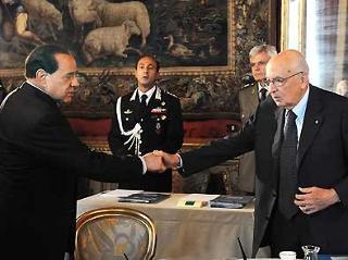 Il Presidente Giorgio Napolitano con il Presidente del Consiglio dei ministri, Silvio Berlusconi, in occasione della riunione del Consiglio supremo di difesa